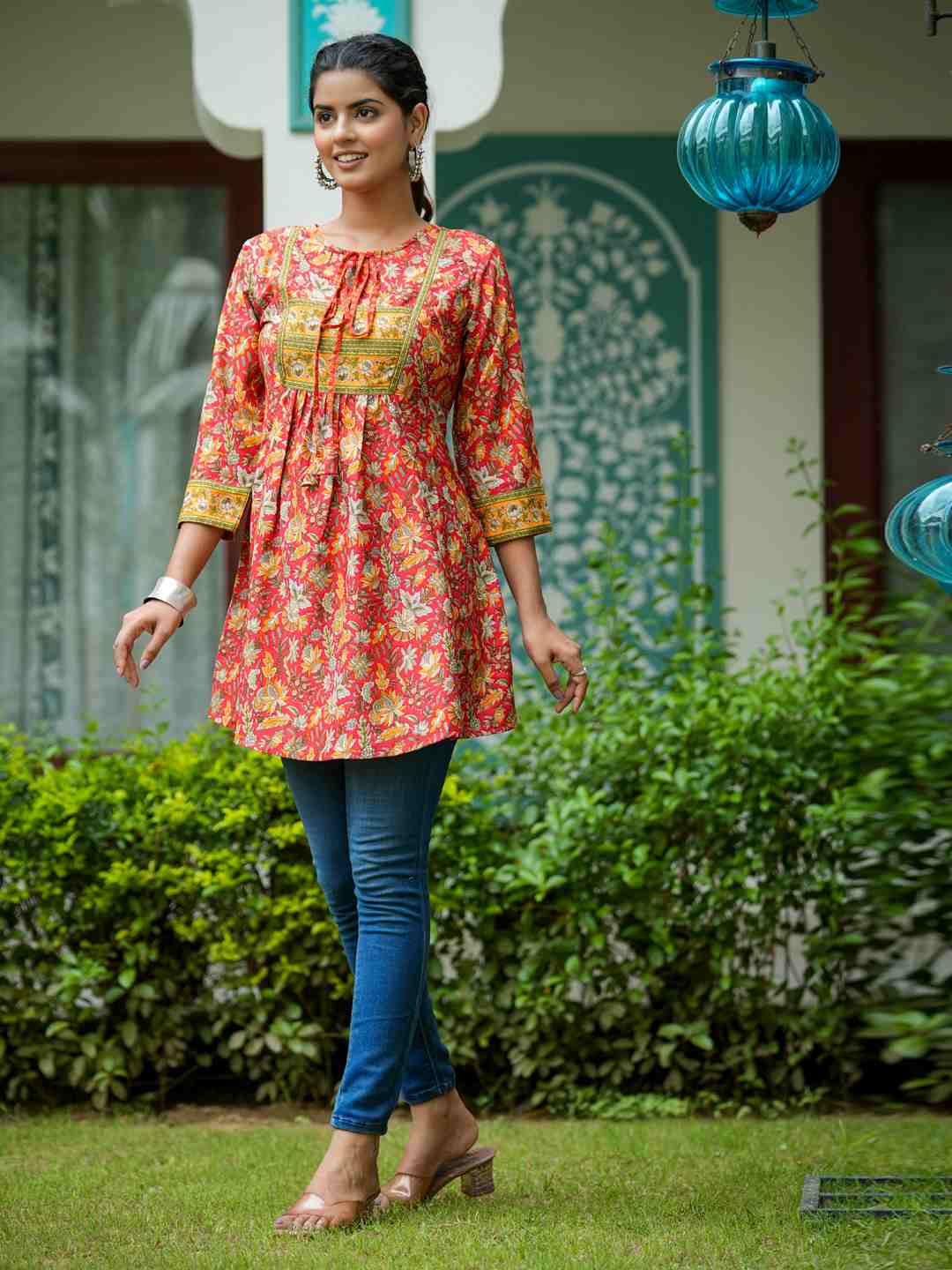 YASH GALLERY Women's Rayon Geometrical Printed Short Kurti