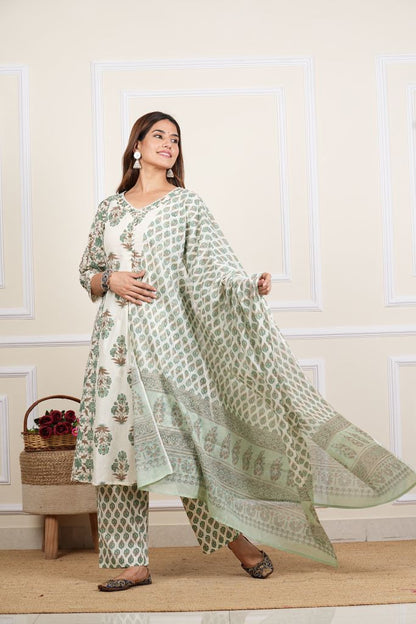 Yash Gallery Women's  Cotton Cambric Floral  Print  Calf Length  V-  Neck With  Lace And Potli Button  Detaling    3/4  Sleeves  Straight Kurta  With Pant  And Duptta
