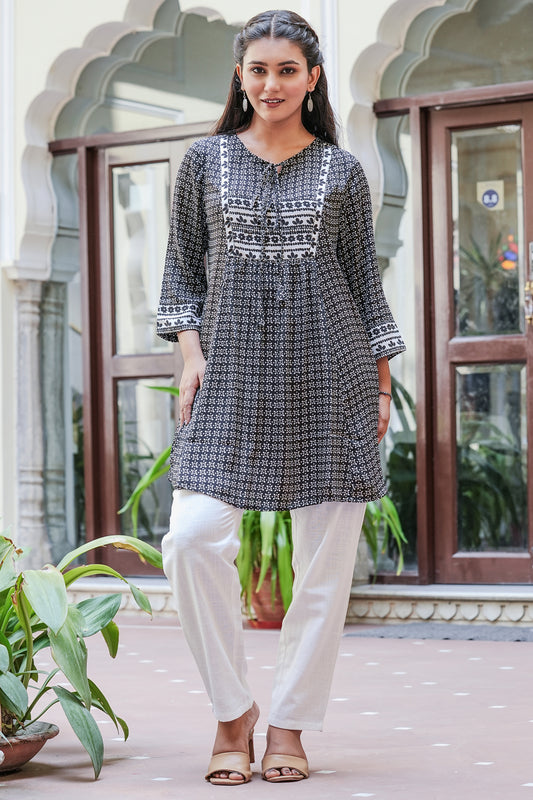 yash gallery womens polyester mini floral printed mid thigh length 3 4th sleeve key hole regular fitted short kurti