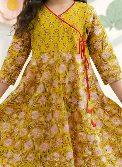 YASH GALLERY Kids Floral Printed Angrakha Dress (Green)