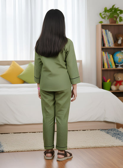 YASH GALLERY Kids Floral Printed Night Suit (Green)