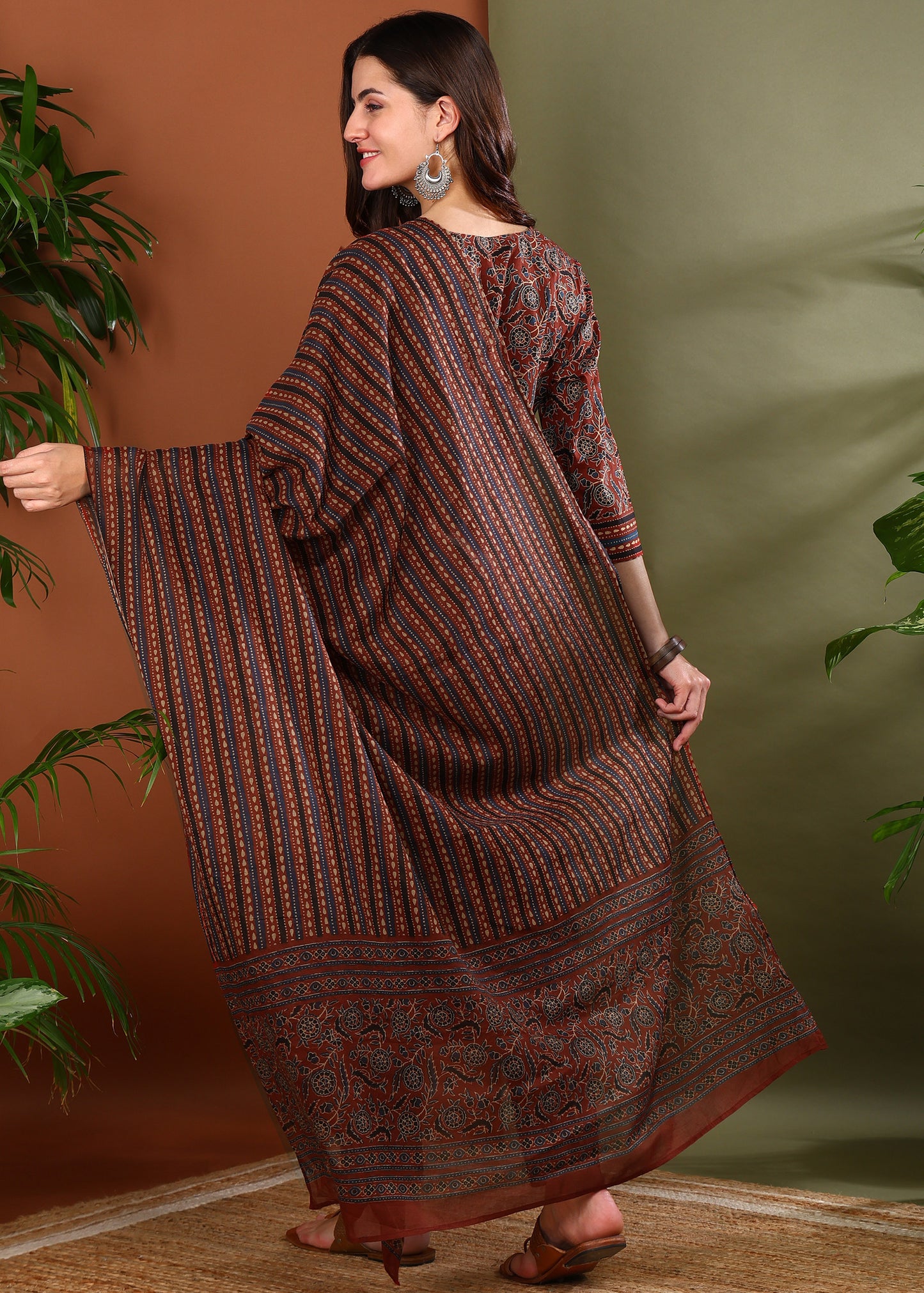 Yash Gallery Women's Cotton Floral Print Notch Neck With Gota Detailing 3/4th Sleeve Staright Kurta with Elastic Bottom and Duptta (MAROON)