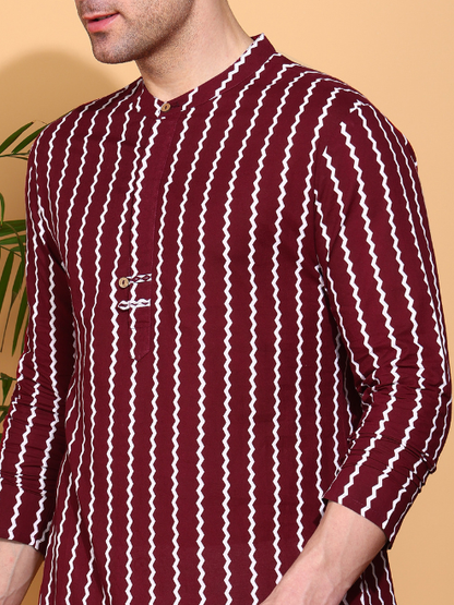 Yash Gallery Men's Cotton ZigZag Print Nehru Collar With Solid Fashion Patti Full Sleeve  Kurta  (Maroon)