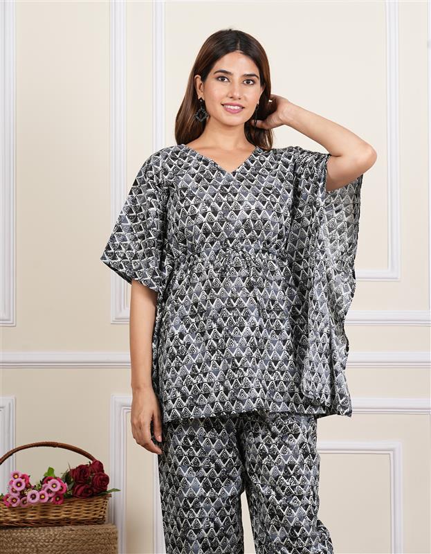 Cotton V-Neck Geometrical Print Kimono Sleeve Night Set