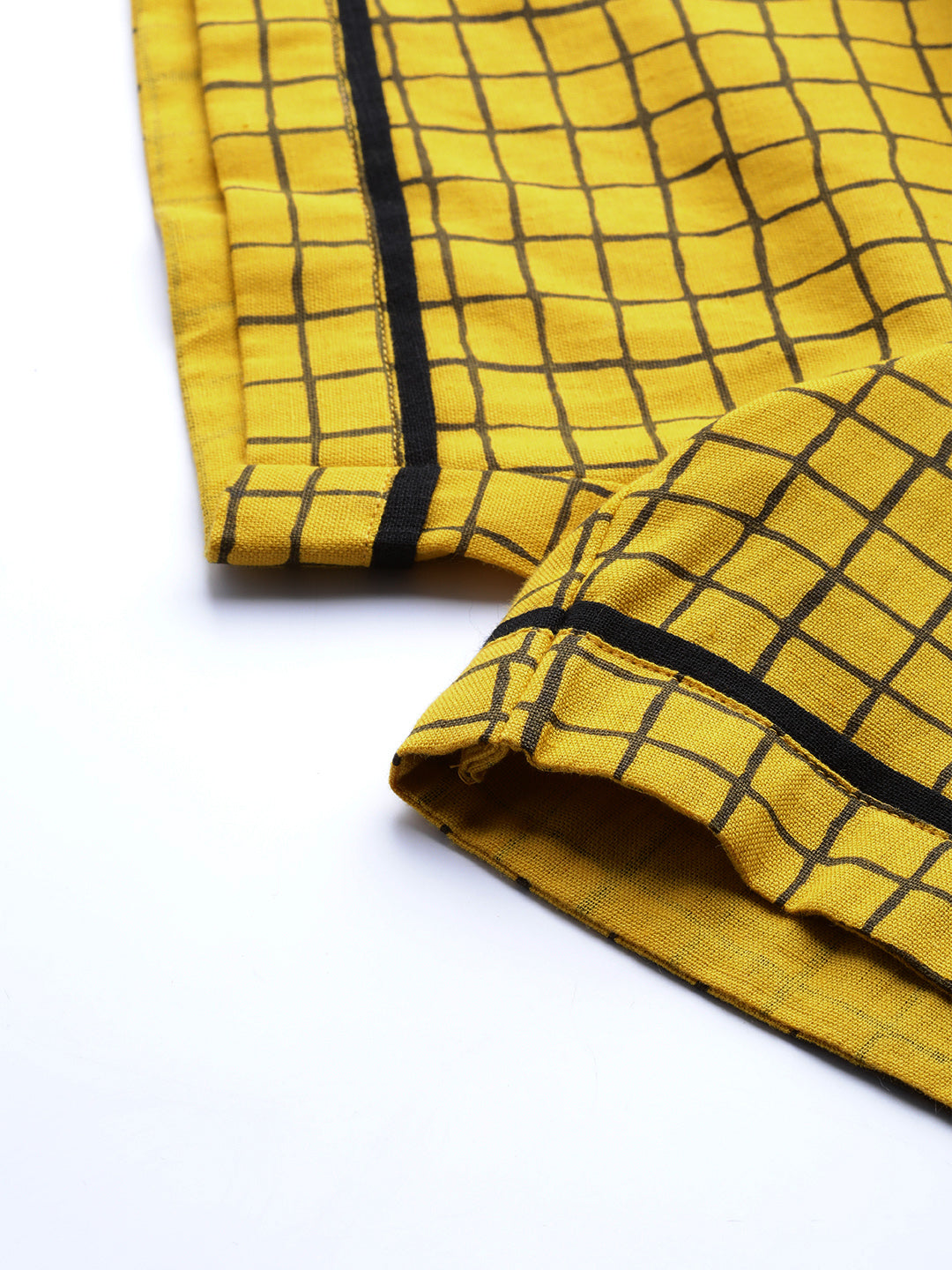 women cotton slub checkered printed regular fit shorts